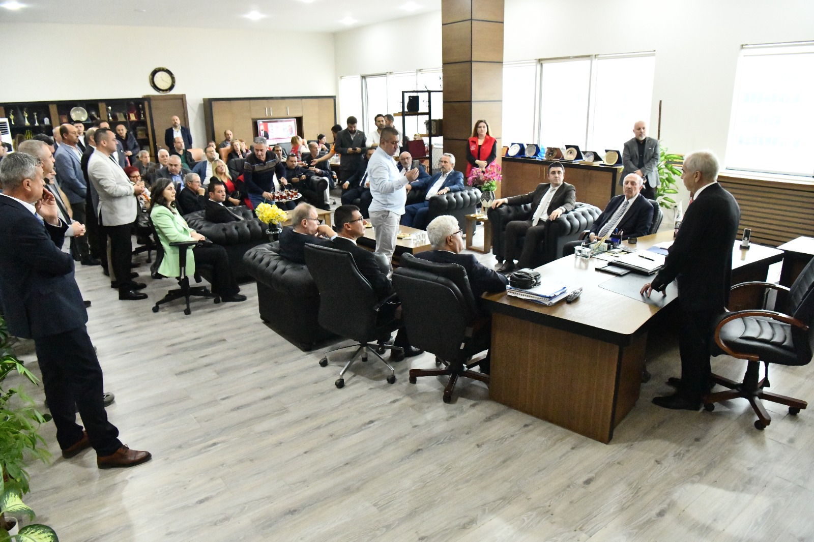 Keşan Belediye Başkanı Mehmet Özcan, Cumhuriyet Halk Partisi heyetini belediyede ağırladı.